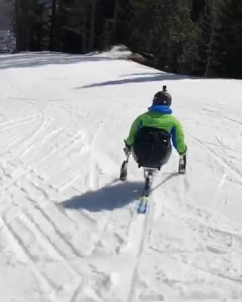 ベアトリーチェ・ヴィオのインスタグラム：「La GoPro in testa mi fa molto Teletubbies 🤣. Però che spettacolo sciare insieme ai ragazzi di @art4sportonlus ⛷️ Un ringraziamento particolare a @scuolascicortina e alla mia mitica coach @aledipol per questo magnifico weekend sulla neve ❄️ . . #Ski4Sport #Cortina2019」