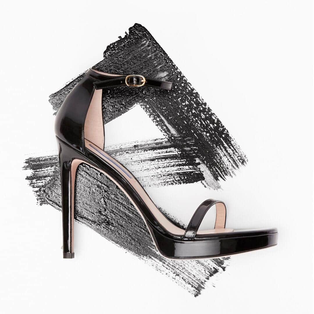 のインスタグラム：「Great lengths: The iconic #NUDIST now comes on a platform. #NUDISTDISCO #StuartWeitzman #SWPalette」