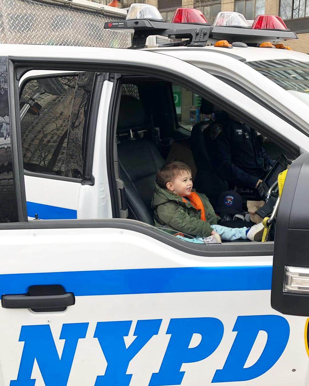 エヴァ・チェンさんのインスタグラム写真 - (エヴァ・チェンInstagram)「NYPD’s newest rookie」4月1日 3時44分 - evachen212