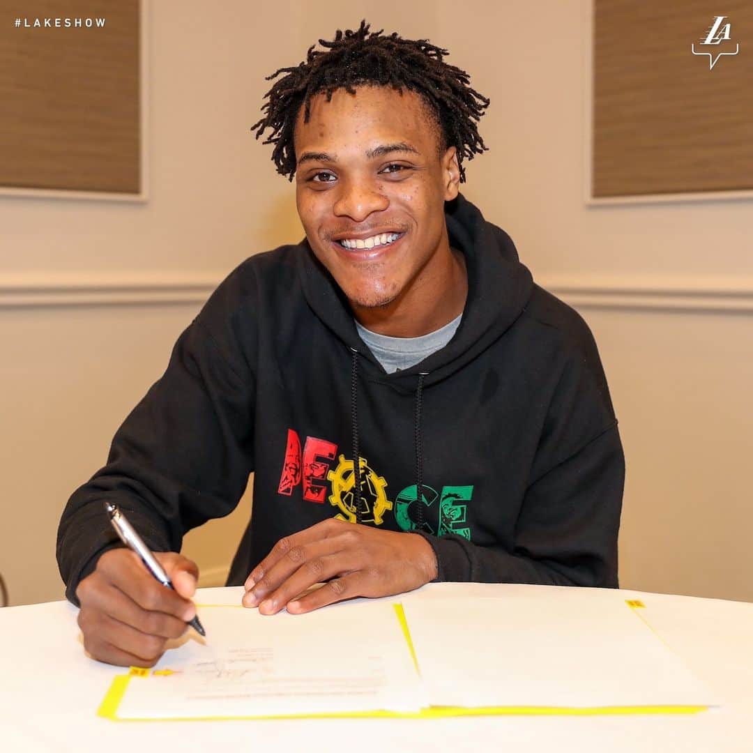 Los Angeles Lakersさんのインスタグラム写真 - (Los Angeles LakersInstagram)「The Lakers have signed forward Jemerrio Jones!  Jones appeared in 47 games (six starts) for the South Bay Lakers this season, averaging 9.4 points, a team-leading 9.6 rebounds, 3.5 assists, 1.4 steals and 1.0 blocks in 24.7 minutes. Jones tallied double-digit rebounds in 21 games and finished the season with 15 double-doubles. The former WAC Player of the Year grabbed a career-high 18 rebounds twice on the season and scored a career-high 21 points on March 21 vs. Stockton.」4月1日 3時45分 - lakers