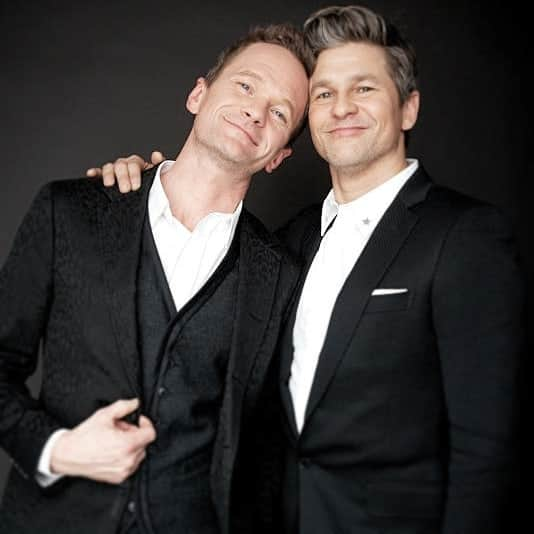 ニール・パトリック・ハリスさんのインスタグラム写真 - (ニール・パトリック・ハリスInstagram)「Happy Anniversary Eve to these two dapper gentlemen! Tomorrow's Neil & David's 15th anniversary! (April 1st) 🥳🥰❤👨‍❤️‍👨 #neilpatrickharris #davidburtka #nph #db #tagsforlikes #actors #lovethem #handsome #chef #myedit #anniversary #couple #husbands @nph @dbelicious 💚💙」4月1日 3時57分 - instagranph