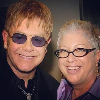 エルトン・ジョンさんのインスタグラム写真 - (エルトン・ジョンInstagram)「Very sad news today with the passing of Shelley Lazar.  She looked after my tickets  for years, and worked with such greats as the Rolling Stones and Paul McCartney.  Why?  Because she was the very best and a legend in her field. She will be deeply missed by the legions who loved her.  #RIP @lazarshelley @kevinmazur」4月1日 4時05分 - eltonjohn