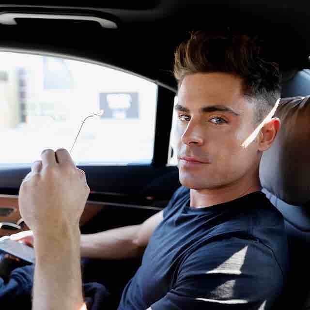 E! Onlineさんのインスタグラム写真 - (E! OnlineInstagram)「Zac Efron and Olympic swimmer Sarah Bro may not have made their rumored romance Instagram-official, but we've been on bae watch and all the signs are there. You be the judge at the link in our bio. (📷: Instagram)」4月1日 4時11分 - enews