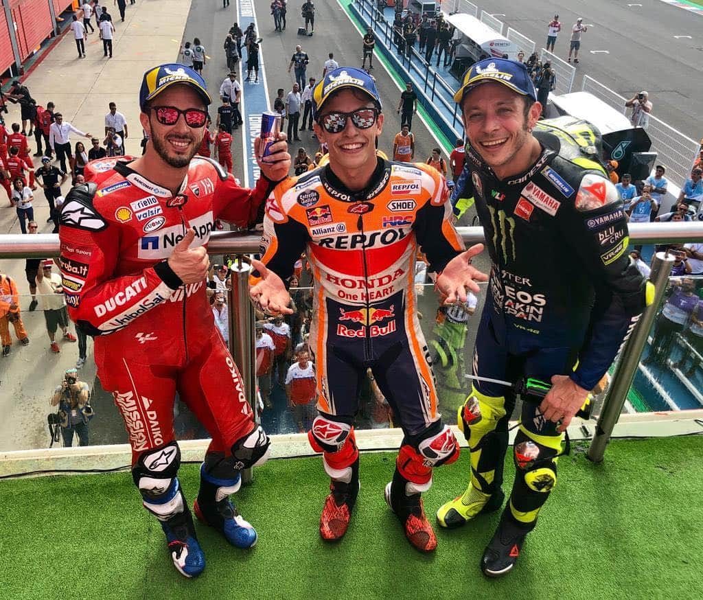 MotoGPさんのインスタグラム写真 - (MotoGPInstagram)「Your #ArgentinaGP 🇦🇷 podium 🤩 // @marcmarquez steps onto the top of the rostrum for the first time of the year 🏆 ahead of @valeyellow46, who grabs his first 2019 podium finish in second🥈, and #QatarGP winner @andreadovizioso in third 🥉 #ArgentinaGP #VR46 #MM93 #AD04 #Motorcycle #Racing #Motorsport」4月1日 4時12分 - motogp