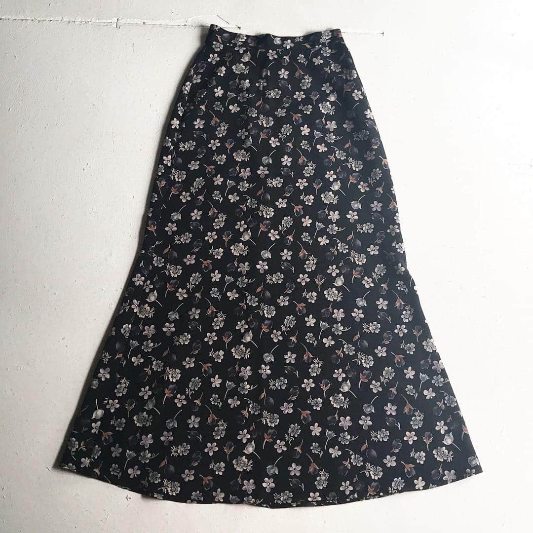 のインスタグラム：「【New stuff】 MADE IN USA flower print maxi skirt size M位 PRICE ¥6900-(+TAX) DM へお問い合わせ宜しくお願い致します」