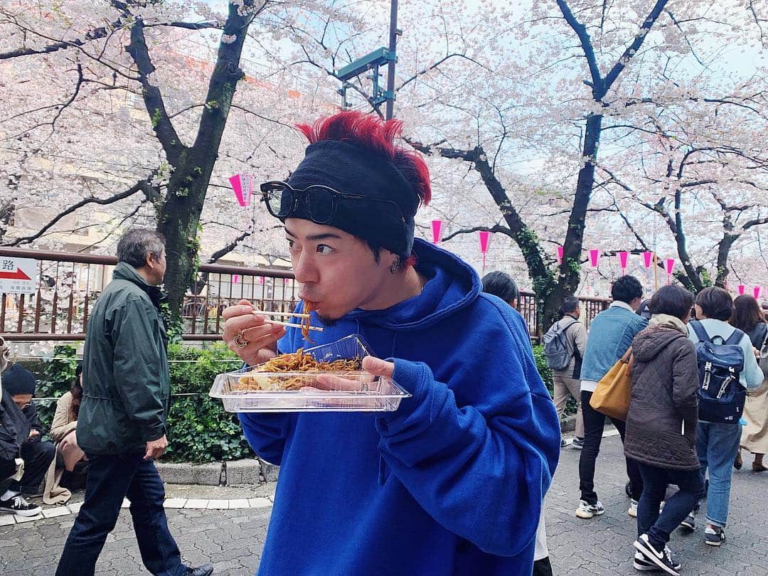 高木琢也さんのインスタグラム写真 - (高木琢也Instagram)「これが食いたかったー😍🌸 #焼きそば #お花見 #🌸」4月1日 13時57分 - takagi_ocean