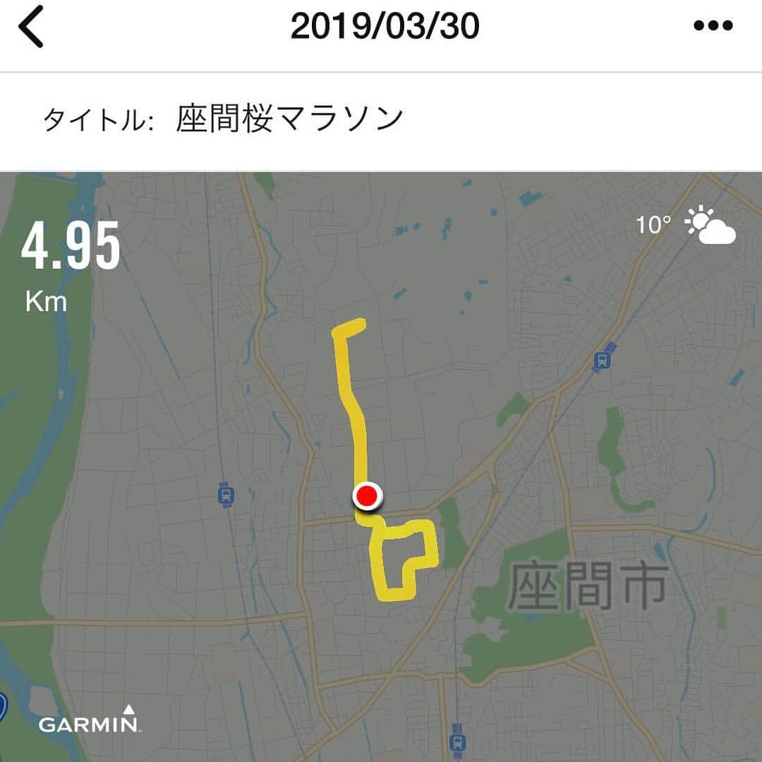 run+さんのインスタグラム写真 - (run+Instagram)「【座間桜まつり2019】 米軍基地ならではのアメリカンな感じが堪らなく楽しくて🍗楽しくて🍔 そして満開の桜の下駆ける楽しさ🌸🏃‍♀️ 今回、とーっても写真撮ったのでpic7は動画です🔈 ・ 約7㎞＆アップダウン→5Kmフラットコースに大幅チェンジのあった今回。 全力での5㎞走のほうが…キツくない？ 自分なりに頑張ったけど、順位変動なく昨年同様の5位 数字で見れば順位に変動はないんだけどそれでも頑張ったというか。。。 ランニングでは #現状維持は衰退ではない と私は思う😭 …ごめんなさい、甘いですかww また来年がんばりまーす！！ ・ それでも、今回もラン友の夕紀さんと会えたり、走った後にはアメリカンな屋台がたーくさん待っててくれるから、やっぱりこの大会が好き♡ 今回は桜の時期もパーフェクトに桜の下でお花見ランチ。 お花見ランチの後は屋台を見たり、座間基地をお散歩して満喫✨ ・ #走った後のご褒美 はやっぱり #肉 #座間キャンプ #キャンプ座間 #campzama #桜まつり #桜マラソン ・ #花見ラン #花見RUN #桜ラン  #花見  #桜 ・ #走れるって幸せ #ランニング #ジョギング #RUN #ラン ・ #ガーミン #ナイキプラス #ファンラン #ゆるラン #ハシリマスタグラム #ハシリマシタグラム #走るひと #ランスタグラム #ランニケーション ・ #Runday #RunLovesLife」4月1日 13時58分 - runplus