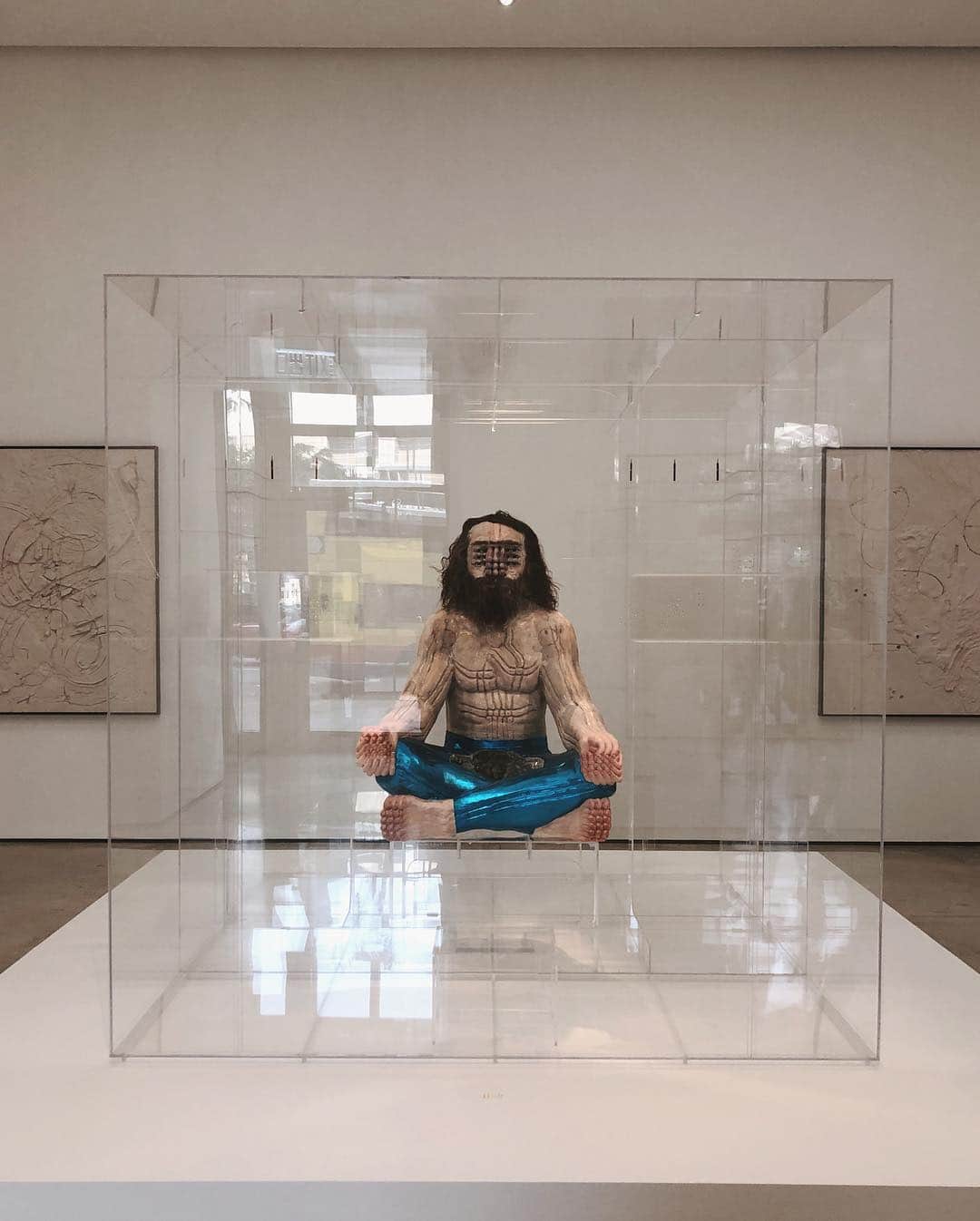 小柴綾香さんのインスタグラム写真 - (小柴綾香Instagram)「#avibratingman by #davidaltmejd  個人的には、今回のアートウィークで一番好きなexhibitionだった💕 #whitecube #gallery #art #contemporaryart #hongkong #hk #香港 #artweek #hongkongartweek #hkartweek #sculpture」4月1日 14時02分 - ayakakoshiba