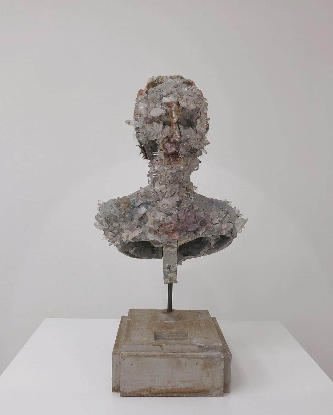 小柴綾香さんのインスタグラム写真 - (小柴綾香Instagram)「#avibratingman by #davidaltmejd  個人的には、今回のアートウィークで一番好きなexhibitionだった💕 #whitecube #gallery #art #contemporaryart #hongkong #hk #香港 #artweek #hongkongartweek #hkartweek #sculpture」4月1日 14時02分 - ayakakoshiba