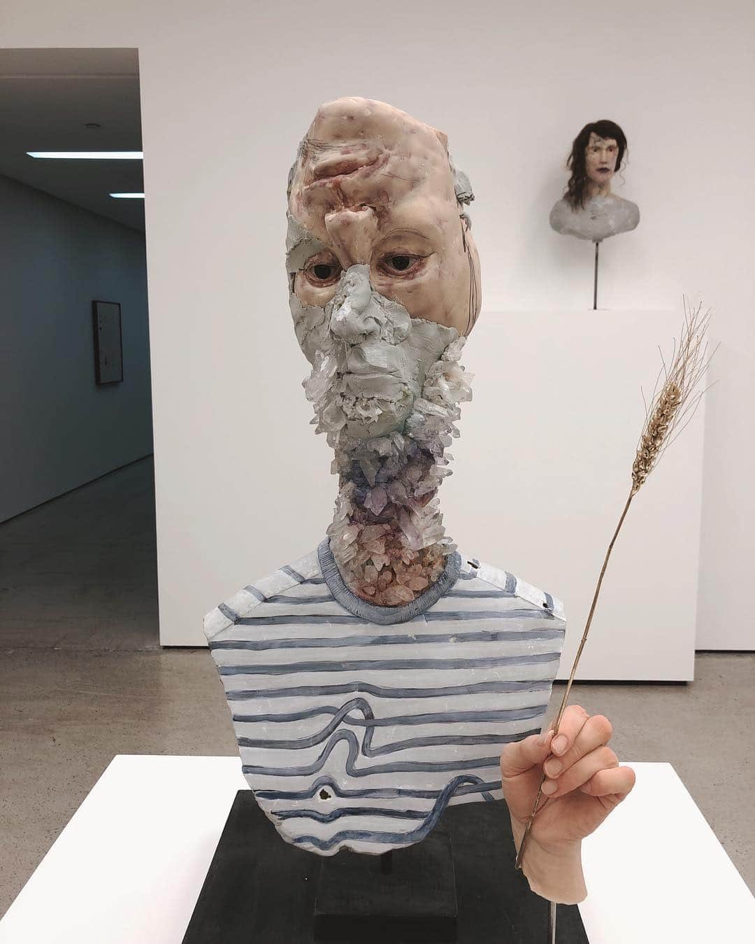 小柴綾香さんのインスタグラム写真 - (小柴綾香Instagram)「#avibratingman by #davidaltmejd  個人的には、今回のアートウィークで一番好きなexhibitionだった💕 #whitecube #gallery #art #contemporaryart #hongkong #hk #香港 #artweek #hongkongartweek #hkartweek #sculpture」4月1日 14時02分 - ayakakoshiba