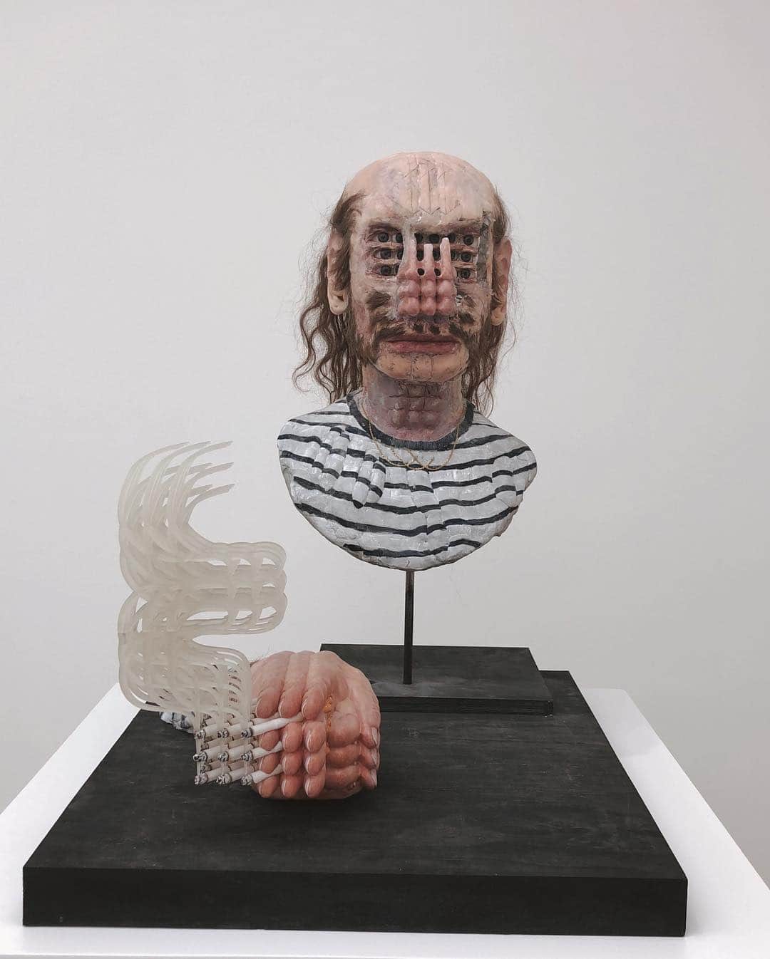 小柴綾香さんのインスタグラム写真 - (小柴綾香Instagram)「#avibratingman by #davidaltmejd  個人的には、今回のアートウィークで一番好きなexhibitionだった💕 #whitecube #gallery #art #contemporaryart #hongkong #hk #香港 #artweek #hongkongartweek #hkartweek #sculpture」4月1日 14時02分 - ayakakoshiba