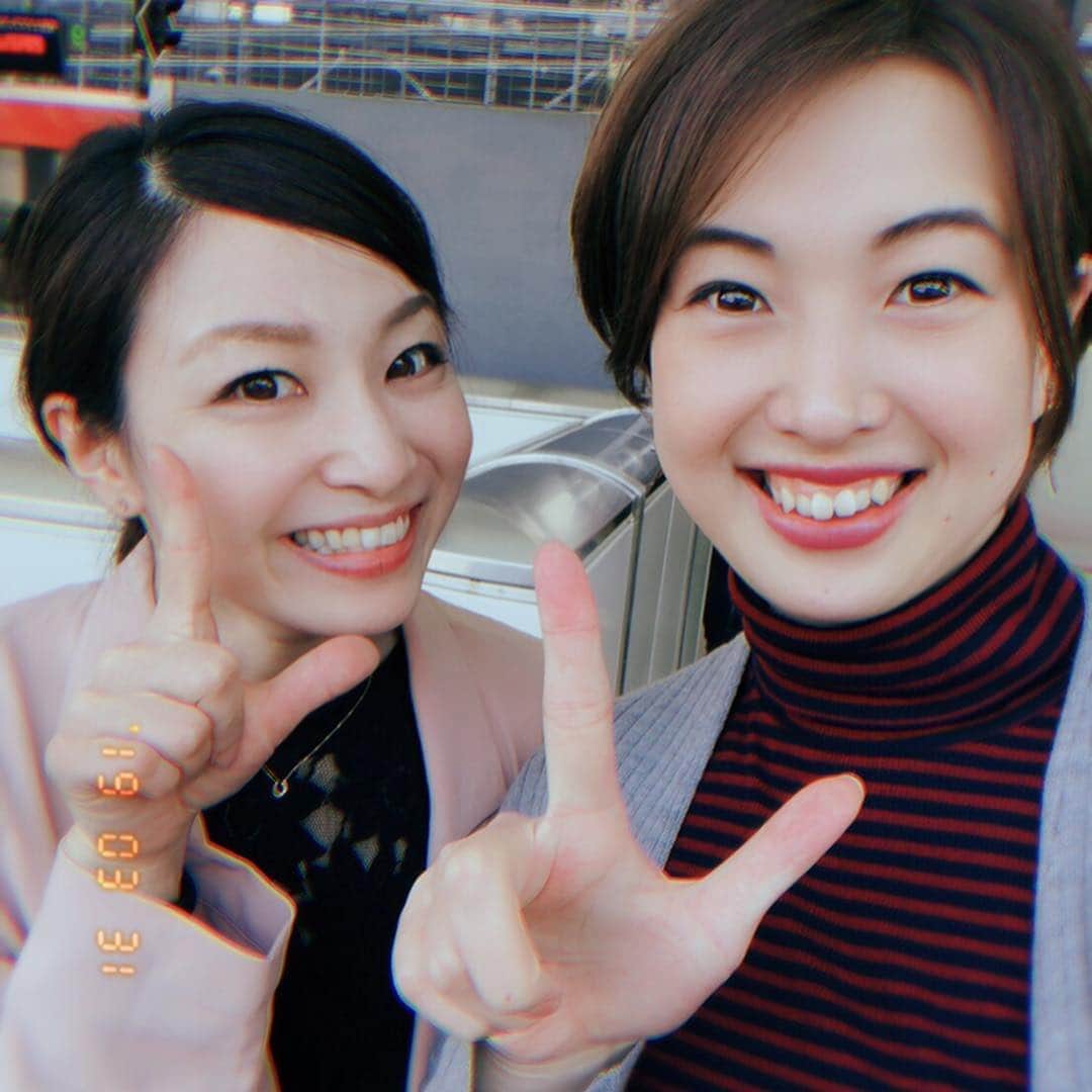 のインスタグラム：「. . . 家高七央子ちんとランチ😋💕 . 私が勝手に作ったリガーレポーズ👆 一緒にやってくれた💥  会話がおバカさんすぎて 終始爆笑😂  絶対防音個室の方がいい。笑 七央子おすすめのお店⋆⸜ᴳᴼᴼᴰ ⸝⋆ いつもオシャレで美味しい連れてってくれてありがとう🤗  #武蔵小杉  #ランチミーティング #ランチ #佐藤あり紗 #佐藤あり紗私服 #バレーボール #アスリート #リガーレ仙台 #リガーレポーズ」