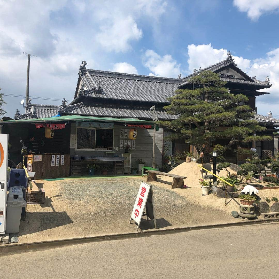 川又堅碁のインスタグラム：「ばぁちゃんのおでんと焼き鳥😁 お花見しながらあったかいおでんと焼き鳥はいかがですか？😝 場所は愛媛県西条市吉田309-1 4月14日までやってます☺️」