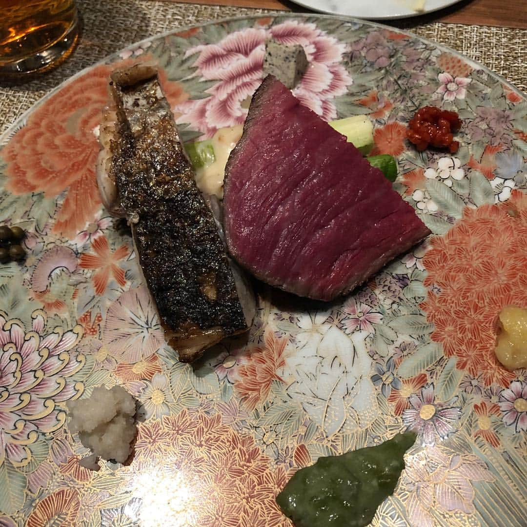 藤岡静香のインスタグラム：「銀座six✨ 旬熟成 HAKKO 🥩 一つ一つが上品。 ミニミニハンバーガー🍔可愛すぎた❤️❤️ #旬熟成  #旬熟成hakko  #熟成肉  #銀座six  #お洒落  #dinner  #銀座  #銀座グルメ  #likeforlikes  #instagood  #instafood  #お肉」