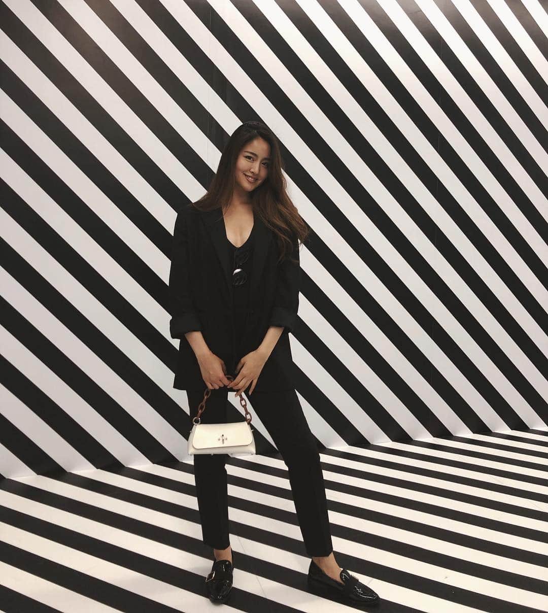 小柴綾香さんのインスタグラム写真 - (小柴綾香Instagram)「Artweek ✔️ #gallerieperrotin #gallery #art #contemporaryart #hongkong #hk #香港 #artweek #hongkongartweek #hkartweek #style #look #neutrals」4月1日 14時52分 - ayakakoshiba