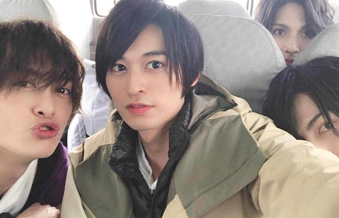 小波津亜廉さんのインスタグラム写真 - (小波津亜廉Instagram)「[30/3/19] Keep your eyes peeled! This four have something official coming your way! ⠀⠀⠀ ⠀ #kohatsuallen #kikuchishuji #takamotogaku #matsumuraryuunosuke ⠀⠀⠀ ⠀ Source: Gaku and Allen’s twitters」4月1日 15時10分 - ahun_andsome