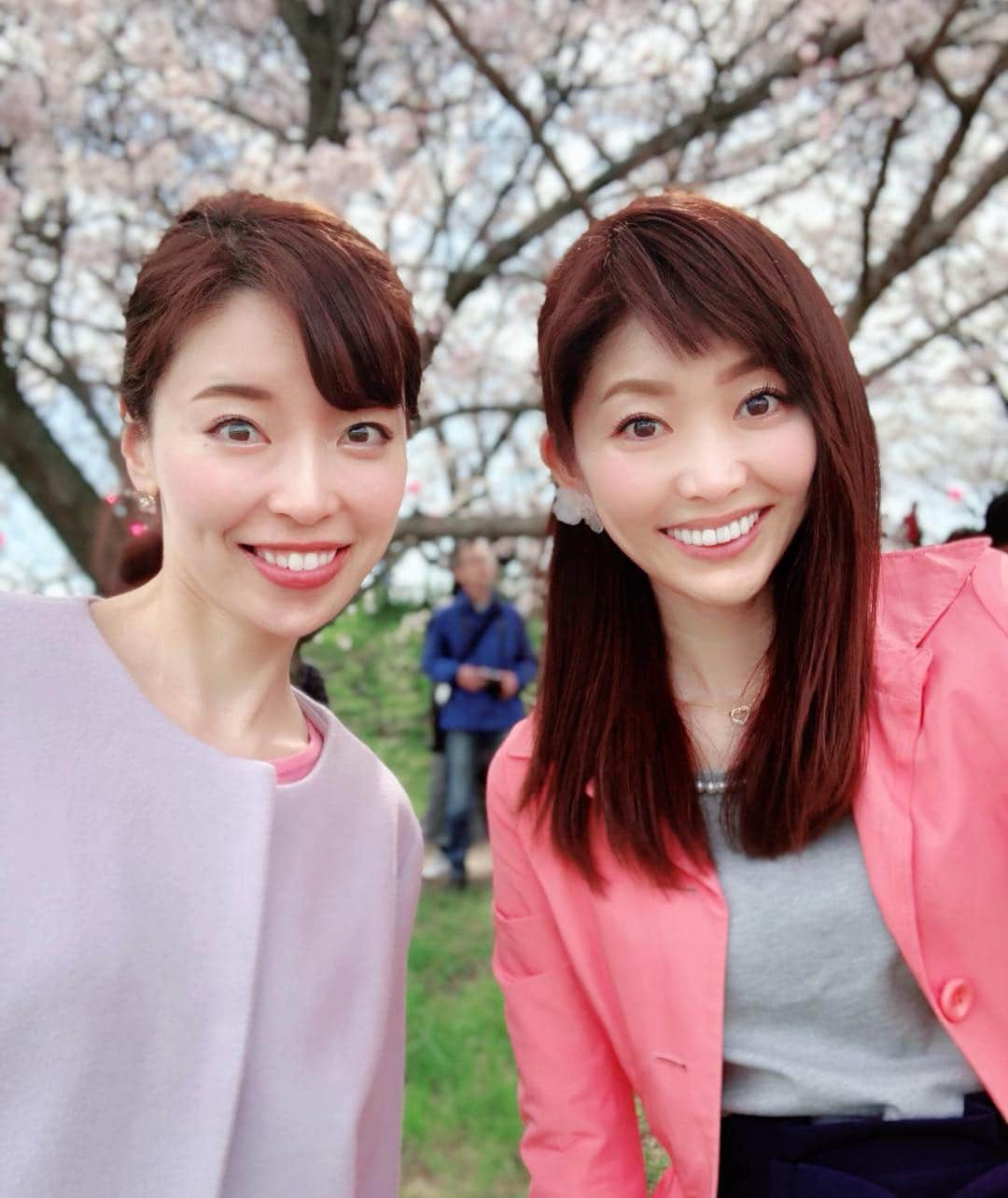 織田千穂さんのインスタグラム写真 - (織田千穂Instagram)「すごく寂しいけど ありがとう平成(❁´ω`❁)❤️ 令和の世も素敵な時代となります様に💕 * 桜🌸🍃に合わせて 2人のピアスもお花🌸🍃です☝️💗 🌸*✲ﾟ*🌸*✲ﾟ*🌸🌸*✲ﾟ*🌸*✲ﾟ*🌸 #ありがとう平成 #令和 #権現堂桜堤 #埼玉 #幸手権現堂桜堤 #権現堂公園 #菜の花畑 #花見 #幸手桜まつり #桜 #japan🇯🇵 #桜の木 #桜色#cherryblossom #ootd #cherrytree #菜の花 #幸手#お花見 #sakura#bestjapanpics #flowers #しだれ桜 #photo_shorttrip #桜満開🌸 #日本に生まれて良かった #桜2019 #春が来た #サクラ #桜の季節  @queen.lupis ピアス(v0247) 🌸*✲ﾟ*🌸*✲ﾟ*🌸🌸*✲ﾟ*🌸*✲ﾟ*🌸」4月1日 15時19分 - chihoda