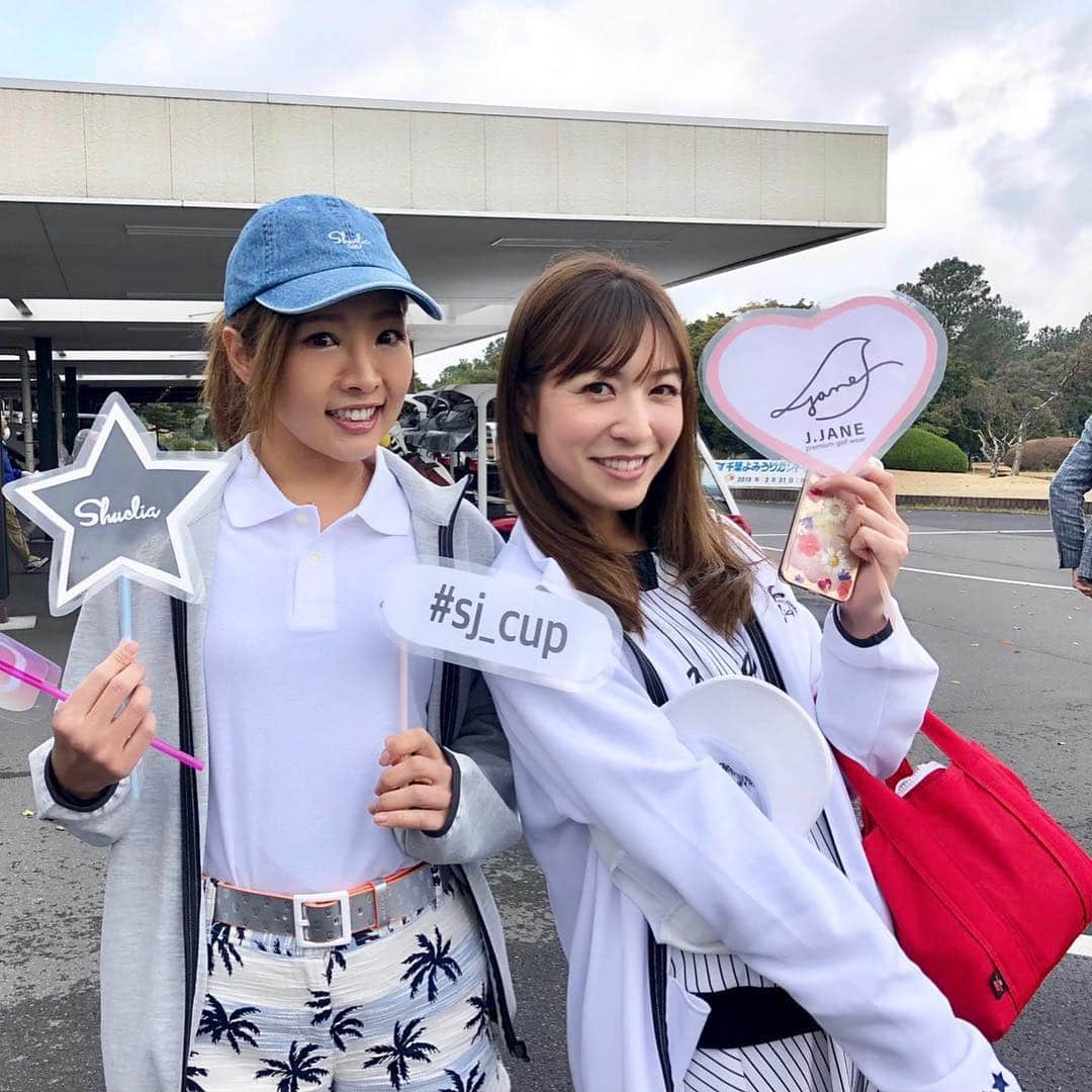 高沢奈苗さんのインスタグラム写真 - (高沢奈苗Instagram)「. #sj_cup ⛳️🏌️‍♀️ . 初めての千葉よみうり⛳️ . 距離短いのにとことん噛み合わない日で😅 トリプルボギー、3パットを3回ずつやらかしましたが、新ペリハマりました✨🤣 . 総合は4位✨ そして女子の部は優勝🏆✨😍 . ツイテルーー😍💛💛💛 . . 主催のブランド、シュークリア（ @shuclia.official ）のパーカーと、J.JANE（ @j.jane_japan ）のウェア上下セットを頂きました😍💓 . 今度のラウンドで着よう😍 . . たくさんの友達に会えた楽しい1日だった😍💓✨ . . . #shuclia #golf #jjane #vividgolf  #シュークリア #ジェイジェーン #合同コンペ #麹町ゴルフクラブ #ゴルフ女子 #ゴルフ仲間 #みんな楽しいおもしろい」4月1日 15時13分 - nanaetakasawa