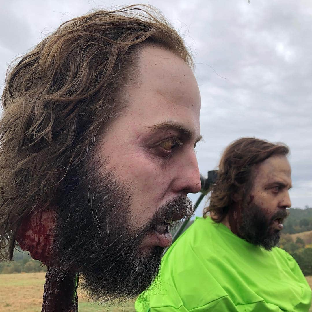 The Walking Deadさんのインスタグラム写真 - (The Walking DeadInstagram)「Here’s a series of behind the scenes photos of the “heads on spikes” sequence from last weeks episode.」4月1日 6時26分 - amcthewalkingdead