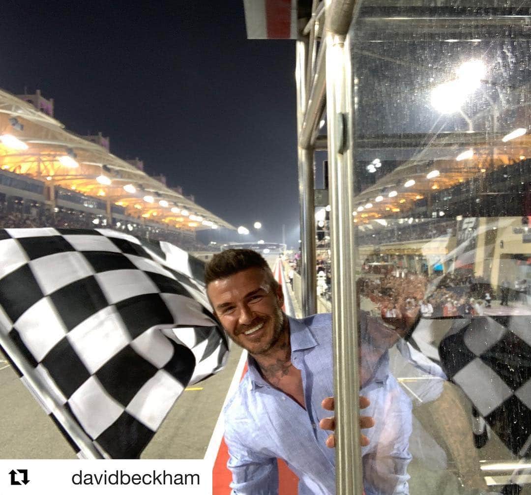 F1さんのインスタグラム写真 - (F1Instagram)「A special guest was on hand to help at the finish line in Bahrain today 👋⚽️👊🏁 .  #Repost @davidbeckham .  #F1 #Formula1 #BahrainGP #Beckham #DavidBeckham @davidbeckham」4月1日 6時24分 - f1