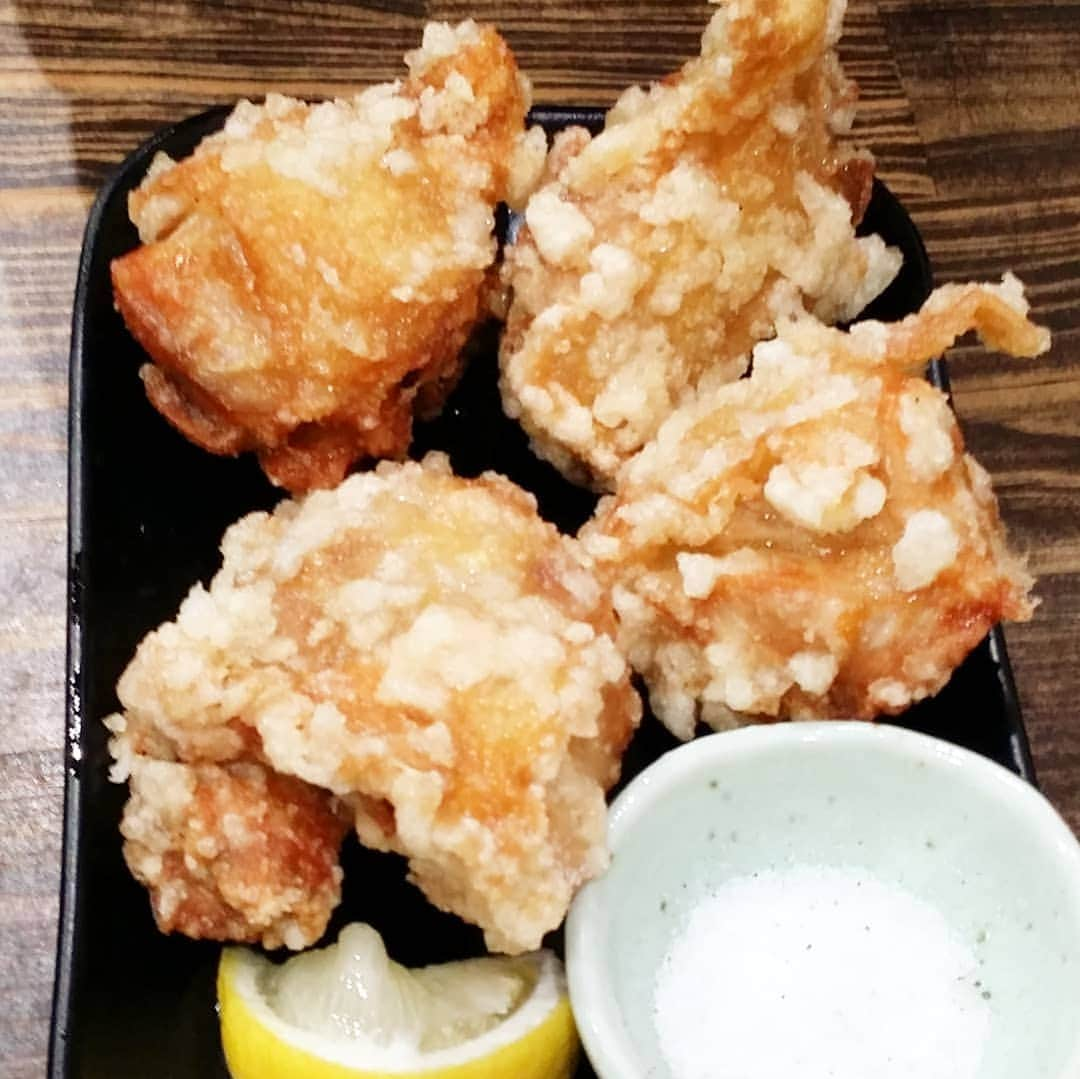 町田星児さんのインスタグラム写真 - (町田星児Instagram)「正解は、この前ラーメン屋で食べた唐揚げでした！正解者はいませんでした！ #アップクイズ」4月1日 6時34分 - machidaseiji