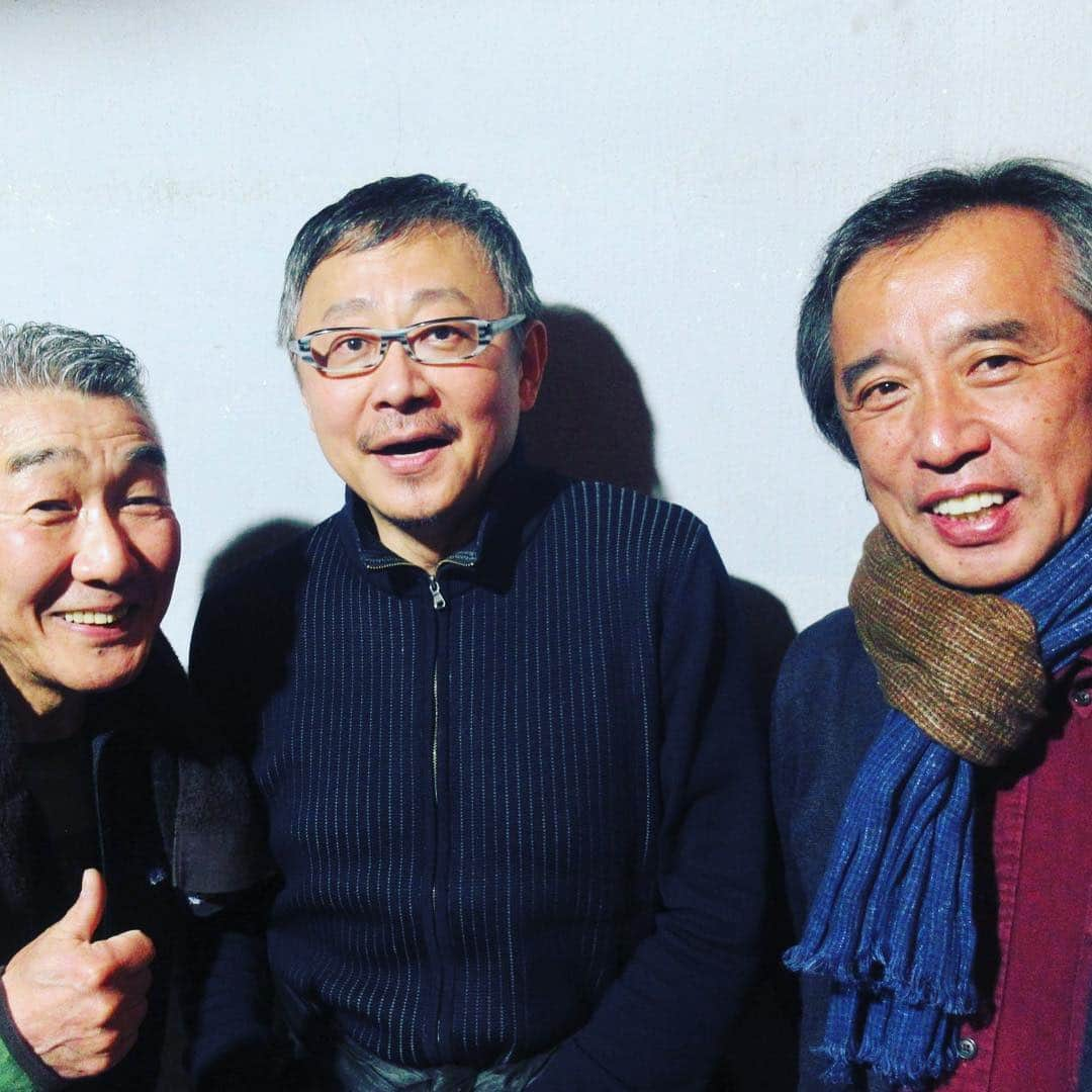 松尾貴史さんのインスタグラム写真 - (松尾貴史Instagram)「#新宿 の #紀伊國屋ホール で、松元ヒロさんによる吉例の「 #一人立ち 」の会。  いつもながらに達者で優しく愛嬌があって巧みな至芸にことごとく感服の2時間あまり。  蛇足ながら宣伝を。 5月7日夜には紀伊國屋ホールで「 #きっちゅ亭 」があります。 #ナオユキ #坂本頼光 #玉川太福 松尾貴史という滅多に見られない面子の組み合わせで濃厚にご覧頂きます！  #松元ヒロ #金平茂紀 #松尾貴史」4月1日 6時31分 - kitsch.matsuo