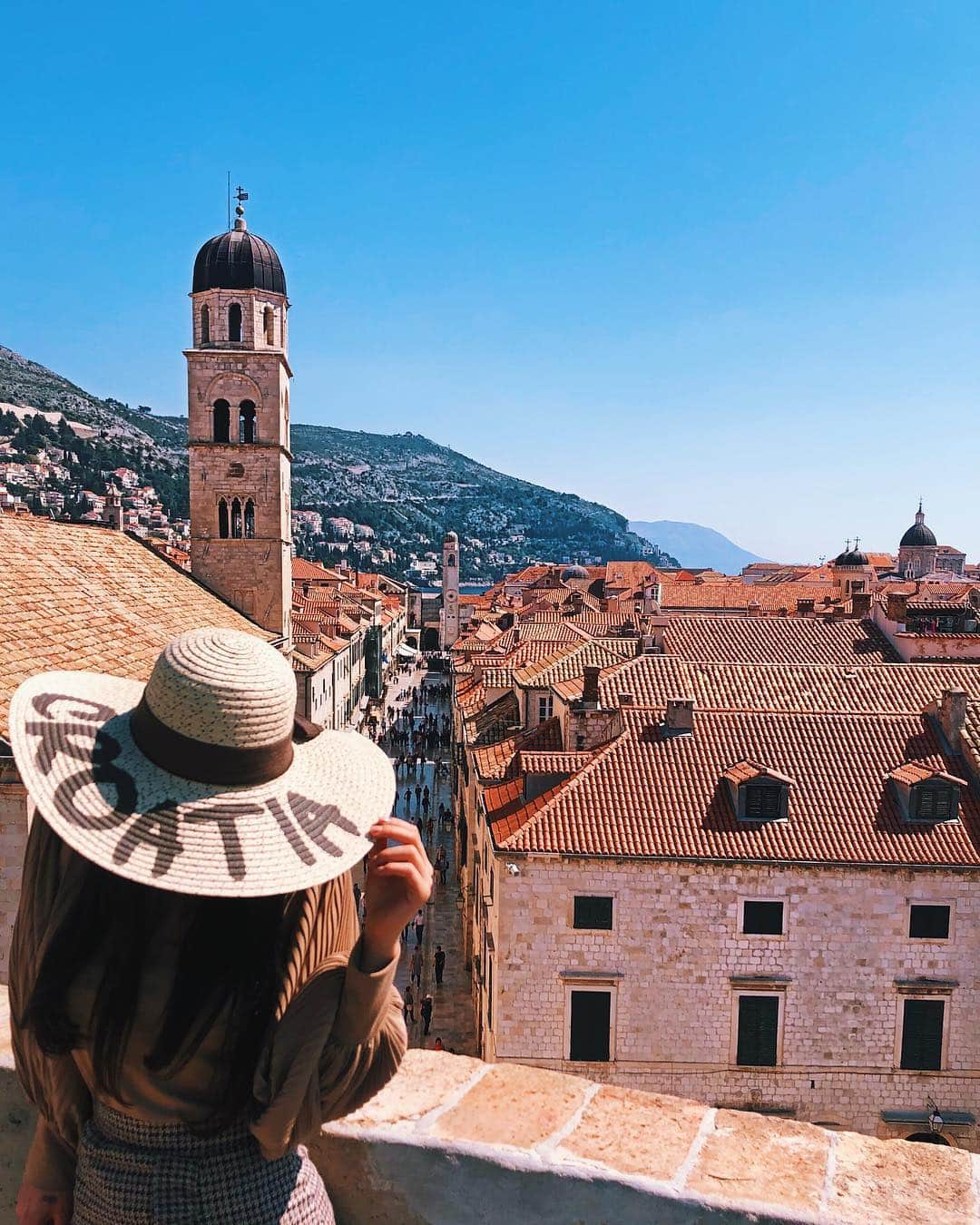 sananasさんのインスタグラム写真 - (sananasInstagram)「Miss 🎩 Dans la famille chapeau je voudrais ... Good night vous 💚 #ForTheThrone #UrbanDecay #UrbanDecayXGameOfThrones #Croatie #Croatia #Dubrovnik #Magnifique」4月1日 6時45分 - sananas2106