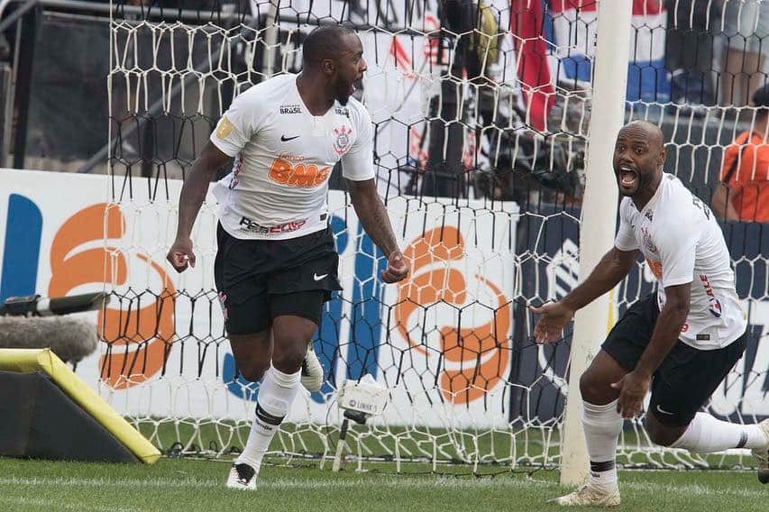コリンチャンスさんのインスタグラム写真 - (コリンチャンスInstagram)「A sequência bem louca de fotos do primeiro gol do Timão! . . 📷 Daniel Augusto Jr./Agência Corinthians . . #NaFrente #VaiCorinthians」4月1日 6時54分 - corinthians