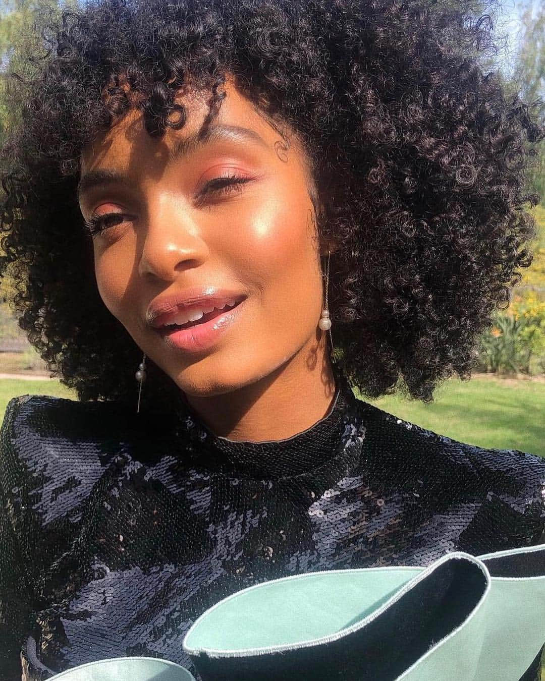 ボビイブラウンさんのインスタグラム写真 - (ボビイブラウンInstagram)「An award winning glow! Congratulations to @yarashahidi and the entire cast of @Blackishabc for their Outstanding Comedy Series win at the @naacpimageawards. | mua and pc: @emilychengmakeup | #ImageAwards50 #confidentbeauty」4月1日 7時26分 - bobbibrown