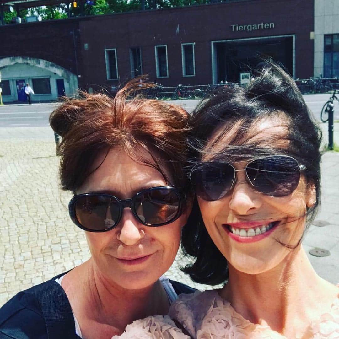 ミシェル・フォーブスさんのインスタグラム写真 - (ミシェル・フォーブスInstagram)「I want to share the many brilliant hair/makeup/costume designers that put me together for the last 3 seasons and gave me so much love. I miss them with all my heart. So grateful for them! And the beautiful crews in both Berlin & Budapest...#berlinstation @danithewitch @ellefrymakeup @ebbicologne @joseffischnaller77 #nicolefischnaller #waldemarpokromski  @traceywellsfilm @heathermakeup」4月1日 7時45分 - iammichelleforbes