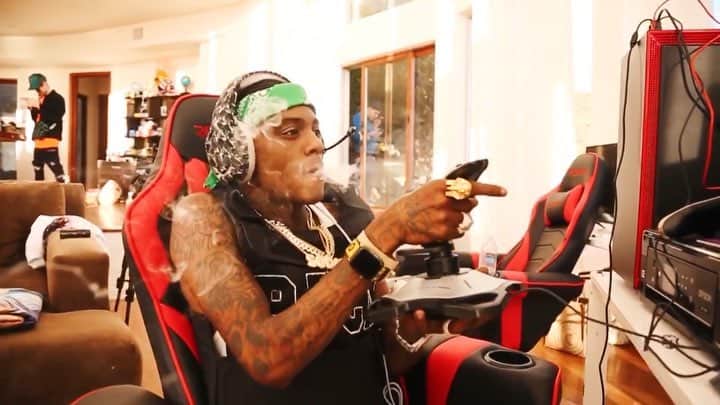 ソウルジャ・ボーイ・テレムのインスタグラム：「tell ya shop now www.SouljaStore.com don’t forget to follow @souljastore and tag us! #SouljaStore #SouljaPods」