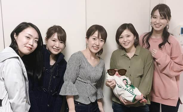 北清杏奈さんのインスタグラム写真 - (北清杏奈Instagram)「おはようございます！新元号の発表まであと4時間ほど。毎年4月1日は嘘に騙されないかドキドキしていますが、今年は別のドキドキですね。 週末にはお友達が遊びに来てくれましたよー。イチゴ狩りのお土産を持ってきてくれました♪毎年お世話になっていた常吉いちご園さん、今年は行けなかったので嬉しいです(^^) 久しぶりに夫以外の人と喋って賑やかな時間を過ごせました！ #SBS #内山絵里加 アナ #中京テレビ #フリー #小椿希美 アナ #モデル #高井麻帆 さん #息子 #初対面 #久能 #いちご #石垣いちご #いちご狩り #静岡観光 #常吉いちご園 #新元号 #北清がいいな笑」4月1日 7時46分 - anna.kitasei