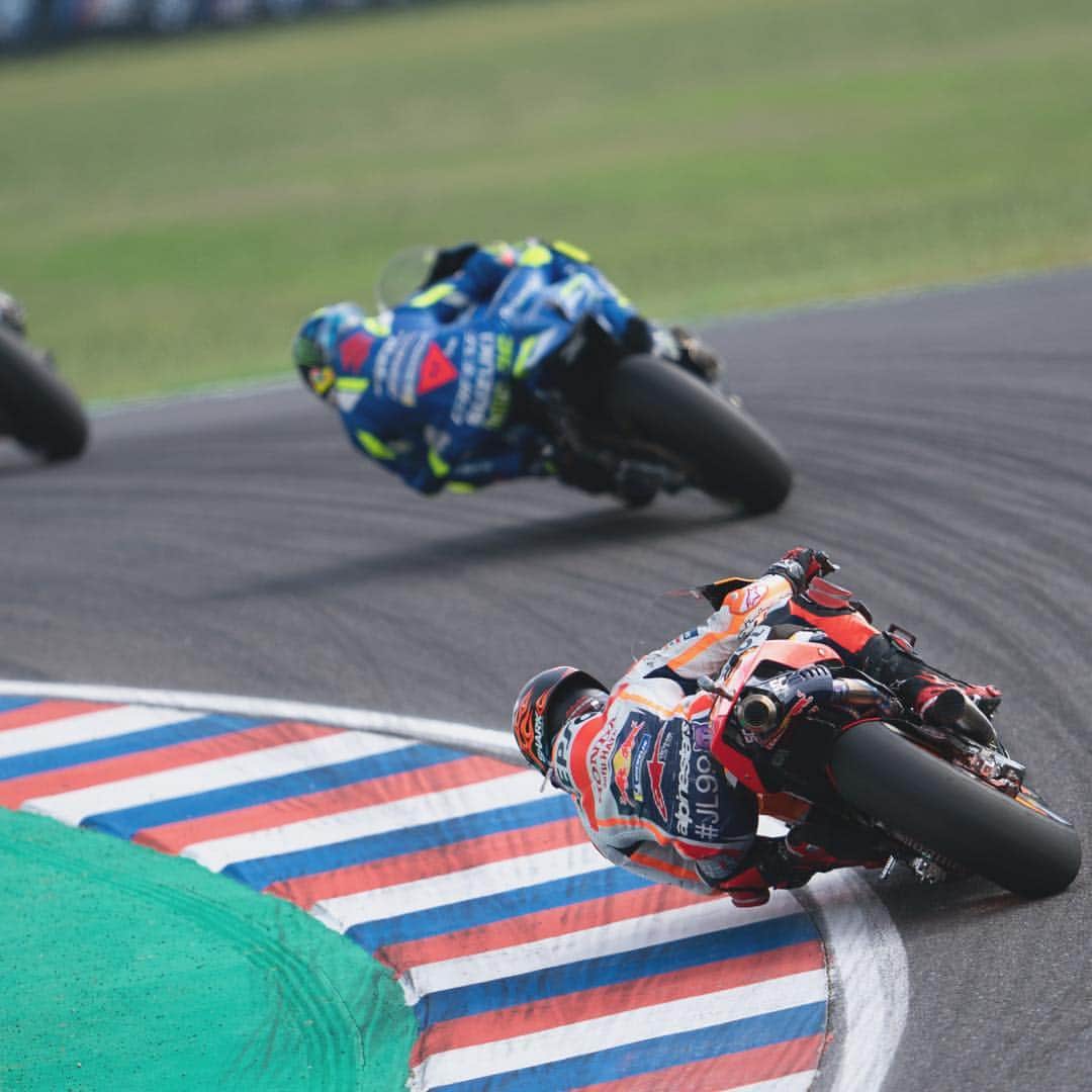 レプソル・ホンダのインスタグラム：「“In Warm Up we made quite a big step and I was able to be faster. Congratulations to the Repsol Honda Team and @marcmarquez93” @jorgelorenzo99  #ArgentinaGP #JL99😈 #25RepsolHonda #Repsol #MotoGP #Honda #Racing #RepsolHonda #HRC #RC213V #JL99 #JorgeLorenzo #ThePowerOfDreams #Motorcycle #Argentina #2019 #RoundTwo」