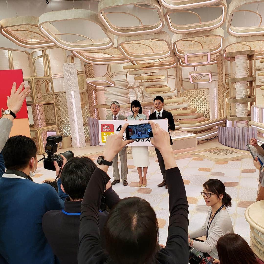フジテレビ「プライムニュース イブニング」さんのインスタグラム写真 - (フジテレビ「プライムニュース イブニング」Instagram)「きょう4月1日から夕方の新番組「Live News it!」スタート。 今知りたい「それ！」をお届けします！ #加藤綾子　#木村拓也　#風間晋　#酒井千佳　#荘口彰久　#海老原優香　#安宅晃樹　#小澤陽子　#フジテレビ 公式HP：https://www.fujitv.co.jp/livenews_it」4月1日 7時56分 - livenews_it
