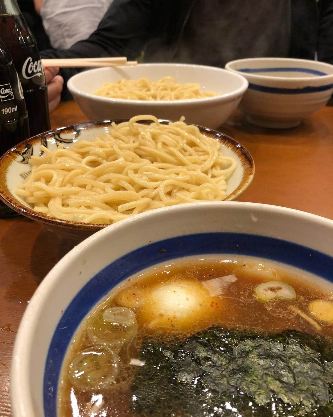 しなしさとこさんのインスタグラム写真 - (しなしさとこInstagram)「. . 帰国してミッチーランチ🍜 砕けた話をしてたら偶然隣の席に ミッチー道場生…世の中狭い〜笑 . . #しなしさとこ #女子格闘技 #格闘技女子 #mma #ジョシカク #女子アスリート#腹筋女子 #練習 #satokoshinashi #格闘技 #グランドスラム横浜 #40代 #アラフォー #やればできる#小見川道大 #ランチ#横浜#珈琲#大勝軒 #ラーメン #偶然 #隣の席に #ミッチー道場生#びっくり #柔道 #judo #小見川道場 #私も頑張ろう」4月1日 8時00分 - shinashisatoko