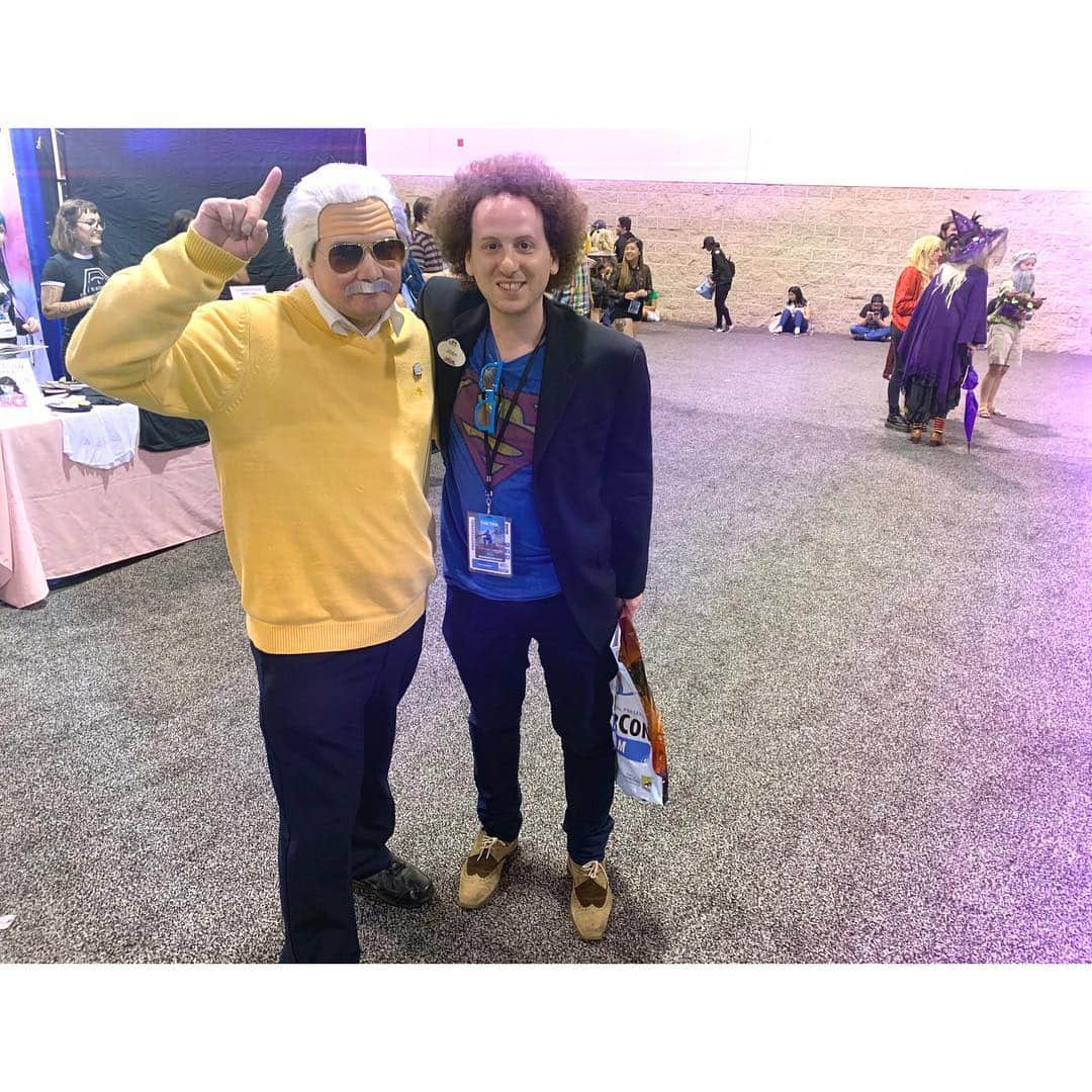 ジョシュ・サスマンさんのインスタグラム写真 - (ジョシュ・サスマンInstagram)「What WONDERcon meant to me! (with each pic a new letter of the alphabet to learn)... *W* is for Wow! I was a #rider on Elliot’s bike and flew E.T. #riderwondercon 🚲 *O* is for OMG! It’s #StarVsTheForcesOfEvil creator & Outstanding human @DaronNefcy! 💫 *N* is for No Way! It’s the Nicest person ever, @GraceRandolphbtt! 🎞 *D* is for Dvd enthusiast and all-around cool dude, @CoolDuder! 📀 *E* is for Endor! And it looks like it might be the End for me! 🌲 *R* is for RIP, @TheRealStanLee. 🙏 #Wondercon #Wondercon2019 #ET #DaronNefcy #GraceRandolph #Endor #StarWars #ReturnOfTheJedi #StanLee #Cosplayers #Cosplay」4月1日 8時06分 - mrjoshsussman