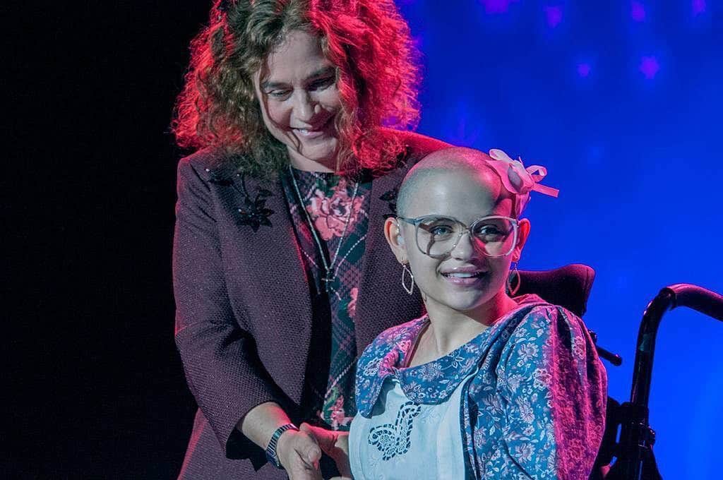 E! Onlineさんのインスタグラム写真 - (E! OnlineInstagram)「Now that you’ve seen #TheAct, do you think Gypsy Rose Blanchard was the victim or the villain? If you're lost, click the link in our bio for the true story of a girl who murdered her mother after suffering years of medical child abuse. (📷: Hulu)」4月1日 8時20分 - enews