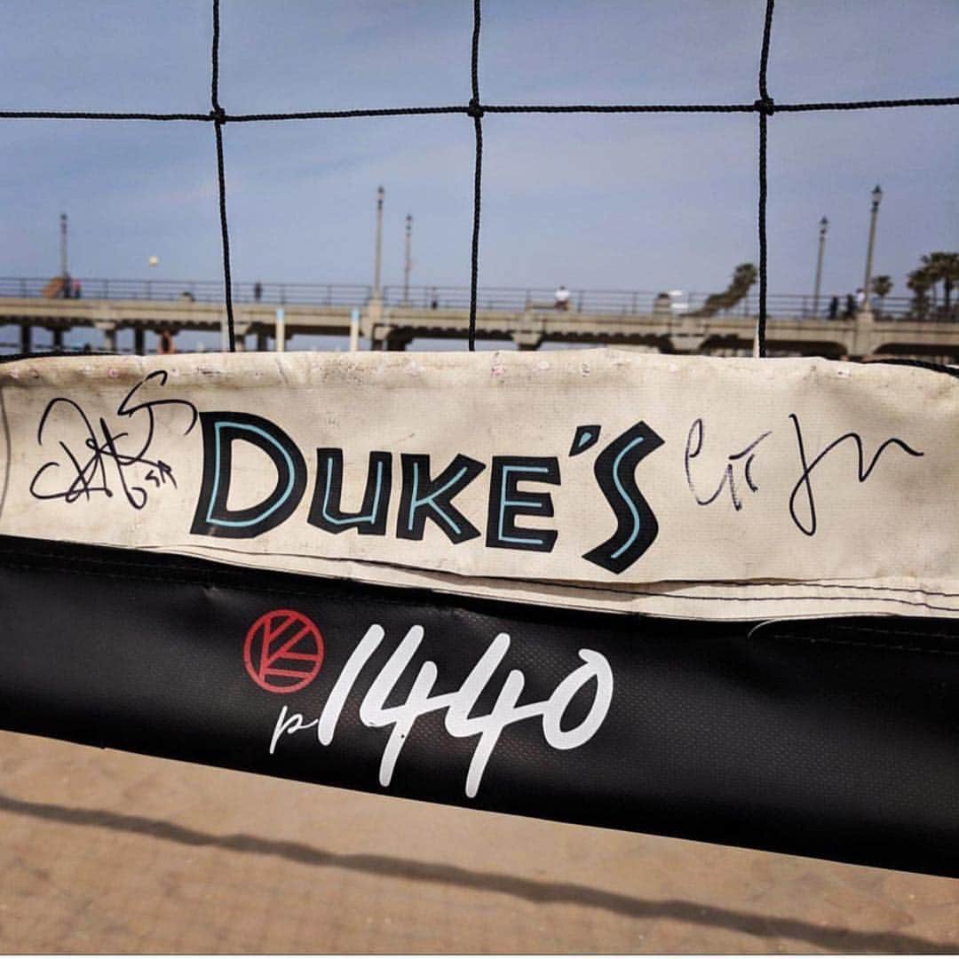 ケリー・ウォルシュ・ジェニングスさんのインスタグラム写真 - (ケリー・ウォルシュ・ジェニングスInstagram)「⏪ Scroll 2 see 📸’s from the week ⏪  It was a special week for us at @platform1440 ✨ Tuesday had us at #huntingtonbeach @surfcityusa cutting a ribbon & humbly taking the torch from @dukeshb with regard to our new sponsorship of 25 nets at the iconic HB pier. #Dukes sponsored the courts for 9 years and we are so grateful that they allowed us to step in. Thank you for supporting our sport, Duke’s, and thank you for being a wonderful gathering place for our families.  Members of our @platform1440 DEVELOPMENTAL SQUAD were on hand along with some of our Master Coaches. Thank you all for coming 🙏  We have two locations for our #p1440 Dev. Squads. One is in Hermosa Beach and one is at the Huntington Beach pier.  We have over 35 athletes training hard at these locations. If you ever catch them training, pull up a chair and watch the future of our sport refine their game with some of the best trainers in the world.  Thank you to the media and to the wonderful members of the community who showed up to help us celebrate 🎉 We truly aim to do special things for our sport and in this world. This gesture was symbolic of that intention and we hope that the very special locals & visitors to HB will play on these nets and enjoy every minute.  Congratulations to our team @platform1440 Step by step, brick by brick, I’m in love with all that we are creating 🎨  #p1440movement #play1440  #purpose1440 #pursuit1440 (@jakethibodeauphotography thanks for the 📸) @lululemon 🦁」4月1日 8時34分 - kerrileewalsh