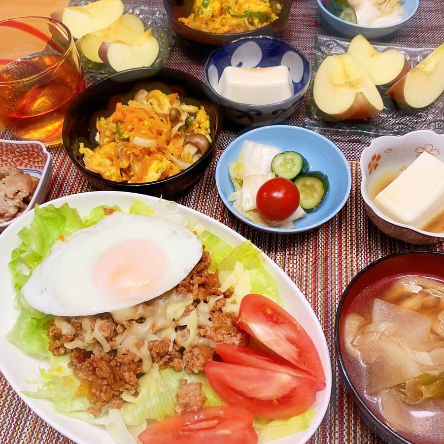 琴菜さんのインスタグラム写真 - (琴菜Instagram)「我が家のタコライス🥗🌯本当は、沖縄風タコライスらしくコーレーグースがあれば良かったな🧂🌶🌶今日から４月ね🌸早速、誰かに嘘ついたりした？？ 今月も楽しい1ヶ月にしていこうね🤗💕 #タコライス #オリジナル味付け #japanesefood #1カ月ねかせた手作り漬物 #大根の味噌汁 #手料理 #cooking  #沖縄料理 #今日から４月 #エイプリルフール #4月１日 #うそつき」4月1日 8時35分 - dj_singer_kotona