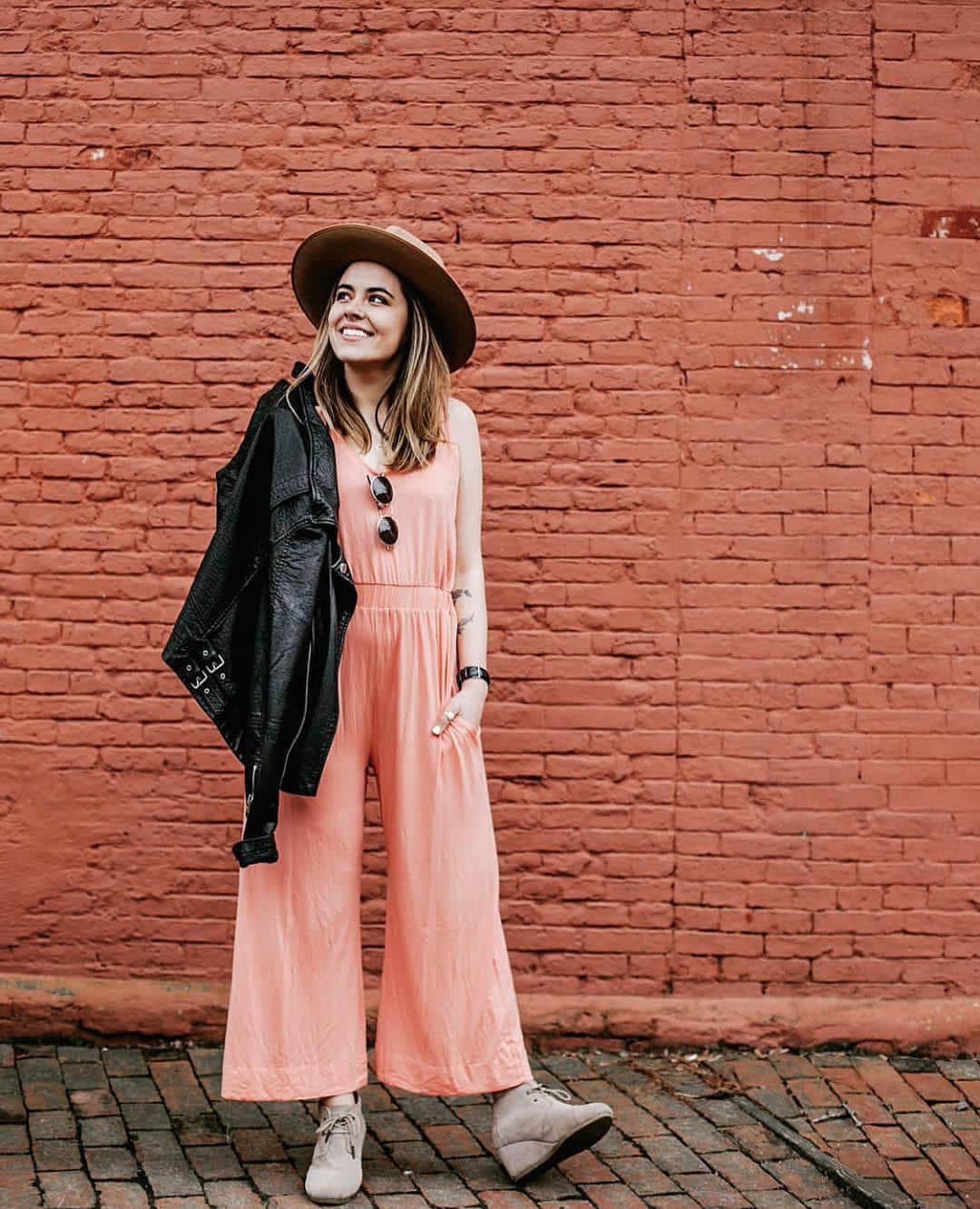 のインスタグラム：「Jumping into jumpsuits. @init4thelongrunblog . #iamlamade #personalstyle #springstyle #slowfashionmovement #sustainablestyle #theeverydaygirl #livelovebeauty #ethicalclothing #momentsofchic #lookfortheday #bloggerstyle #abmlifeiscolorful #livethelittlethings #visualcrush #prettylittleiiinspo #theeverydaygirl」