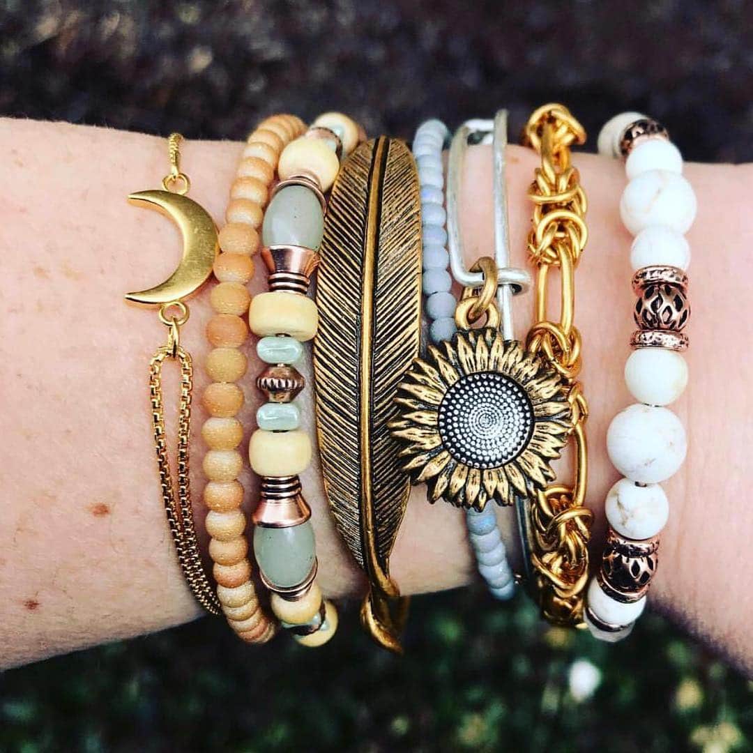 のインスタグラム：「Spring stack goals 😍🌻 (tap to shop) 📸: @alexandani_orlandsquare」