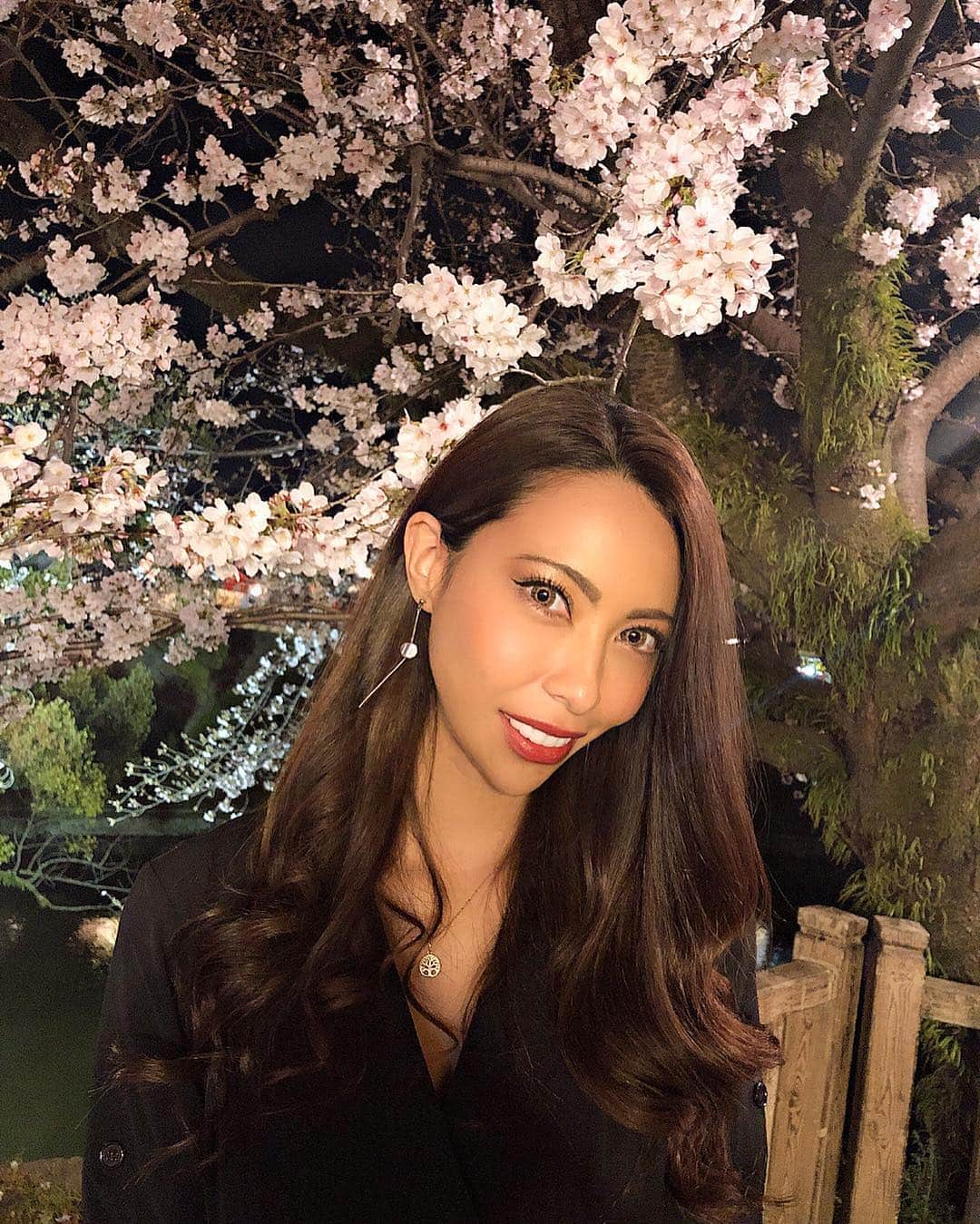 CAMIRAさんのインスタグラム写真 - (CAMIRAInstagram)「むっちゃんと夜桜も見れたし満足🤤🌸 東京帰ります٩꒰⍢ ꒱۶⁼³₌₃ #夜桜#桜#岡崎桜祭り#桜祭り」4月1日 9時09分 - camila.528