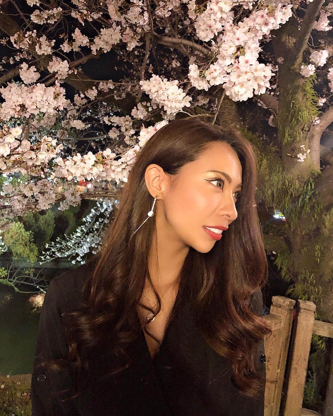 CAMIRAさんのインスタグラム写真 - (CAMIRAInstagram)「むっちゃんと夜桜も見れたし満足🤤🌸 東京帰ります٩꒰⍢ ꒱۶⁼³₌₃ #夜桜#桜#岡崎桜祭り#桜祭り」4月1日 9時09分 - camila.528