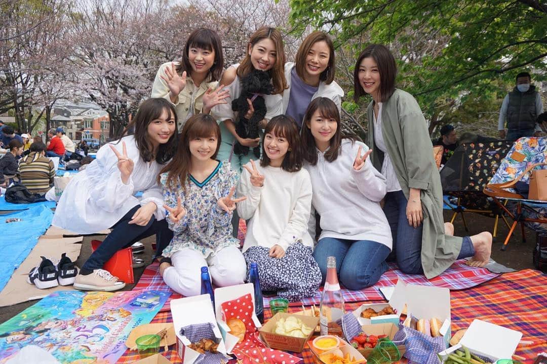 渡辺梨夏子のインスタグラム：「新年度の幕開け〜！ 皆さんにとっても、良いはじまりの日になりますように☺︎ #お花見 #🌸 昨日もとにかく楽しかったし 眼福すごかったし♡ 幸先よさそうだ〜！！」