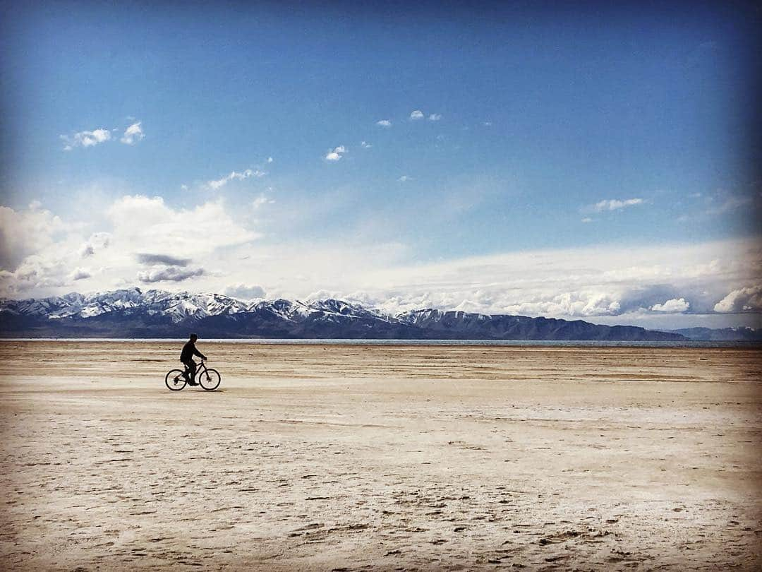 チャド・ロウさんのインスタグラム写真 - (チャド・ロウInstagram)「Man on bike.」4月1日 9時47分 - ichadlowe