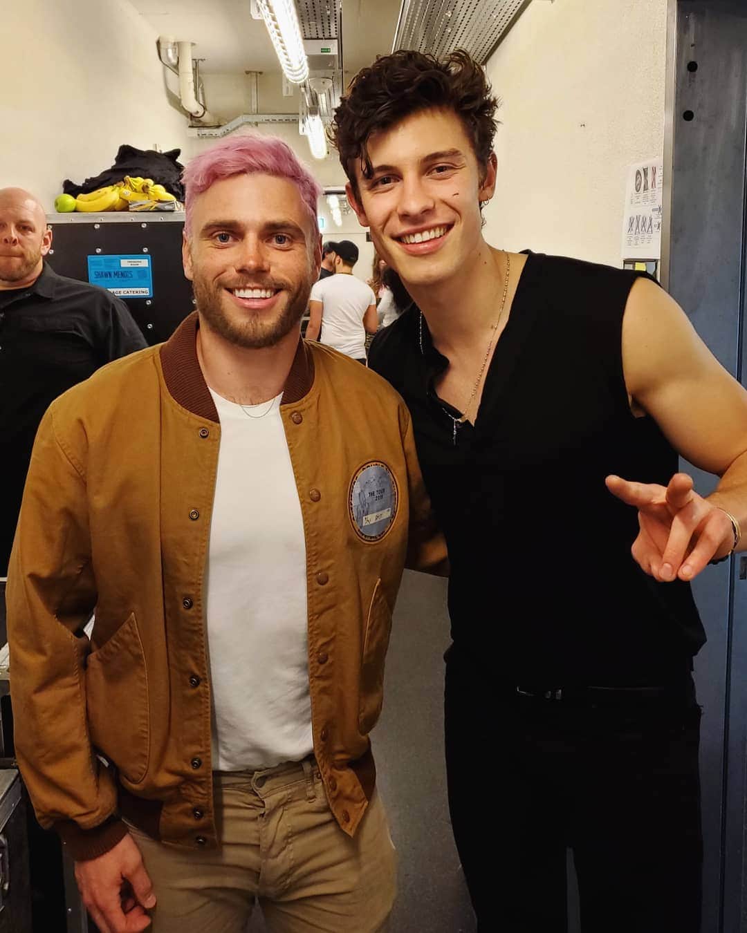ガス・ケンワージーのインスタグラム：「I knocked over 4 teenaged girls to get this pic...」