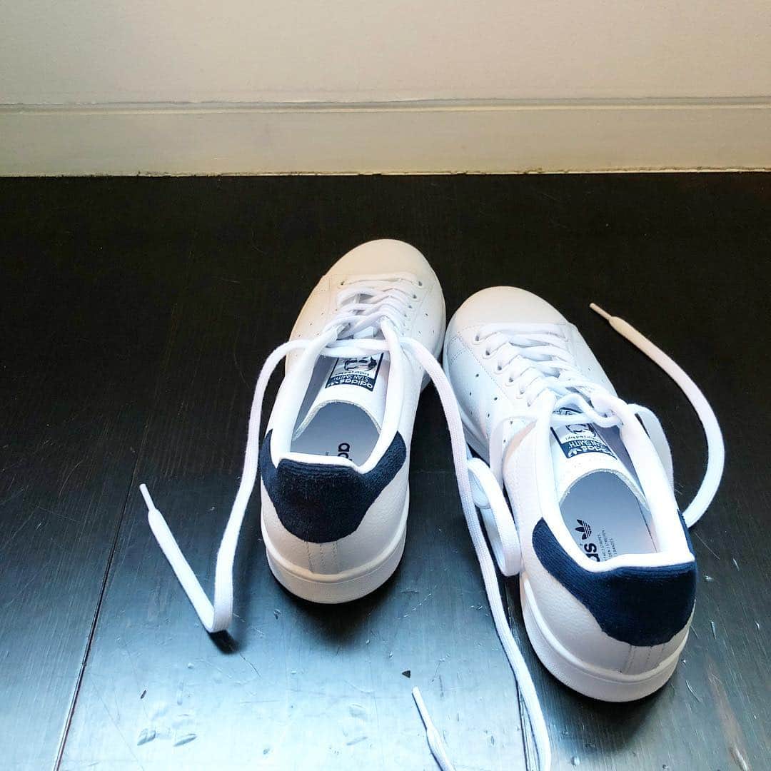 山本浩未さんのインスタグラム写真 - (山本浩未Instagram)「4月1日  新しいスニーカー👟✨ #アディダススタンスミス  やっぱりまたコレ😉 ファッション選ばず履きやすいのデス❤️ #adidas」4月1日 9時41分 - hiromicoy