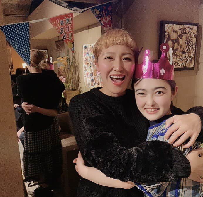 井上咲楽さんのインスタグラム写真 - (井上咲楽Instagram)「. こないだ、誕生日会呼んでいただきました！桂里奈さん、お誕生日おめでとうございます🎂！ニコニコしていて周りを見て人をハッピーな雰囲気でつつむ桂里奈さん、大好きです。 .」4月1日 9時55分 - bling2sakura