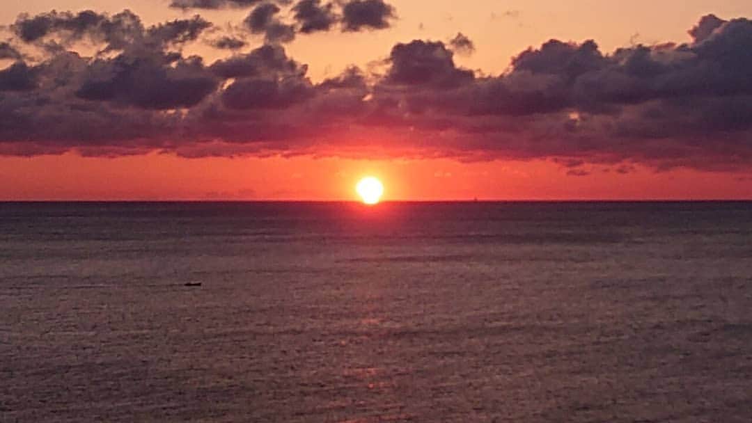 のインスタグラム：「素晴らしい‼日の出でございます☀️新しい時代もきっと平和で皆様にとって幸せな時を刻む…そんな日々になりますように🍀」