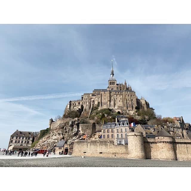ヴァッツ美良さんのインスタグラム写真 - (ヴァッツ美良Instagram)「人生の中で絶対行きたいと思ってた場所。着いた瞬間感激😭✨ * * #フランス#パリ#フランス旅行#モンサンミッシェル#ヨーロッパ旅行」4月1日 9時50分 - miravats_06